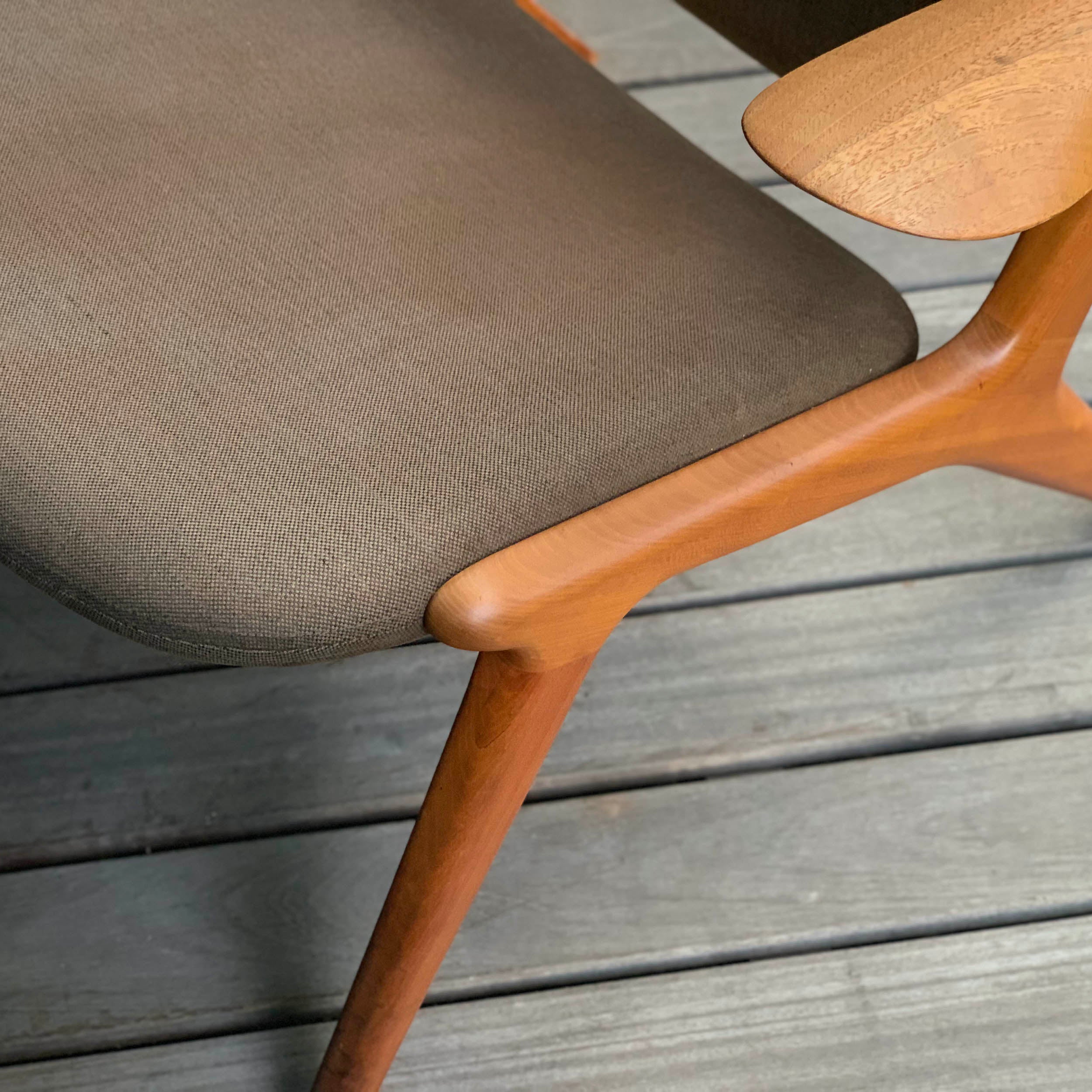 宮崎椅子製作所｜IS lounge 肘共材タイプ（布張り）｜ラウンジチェア