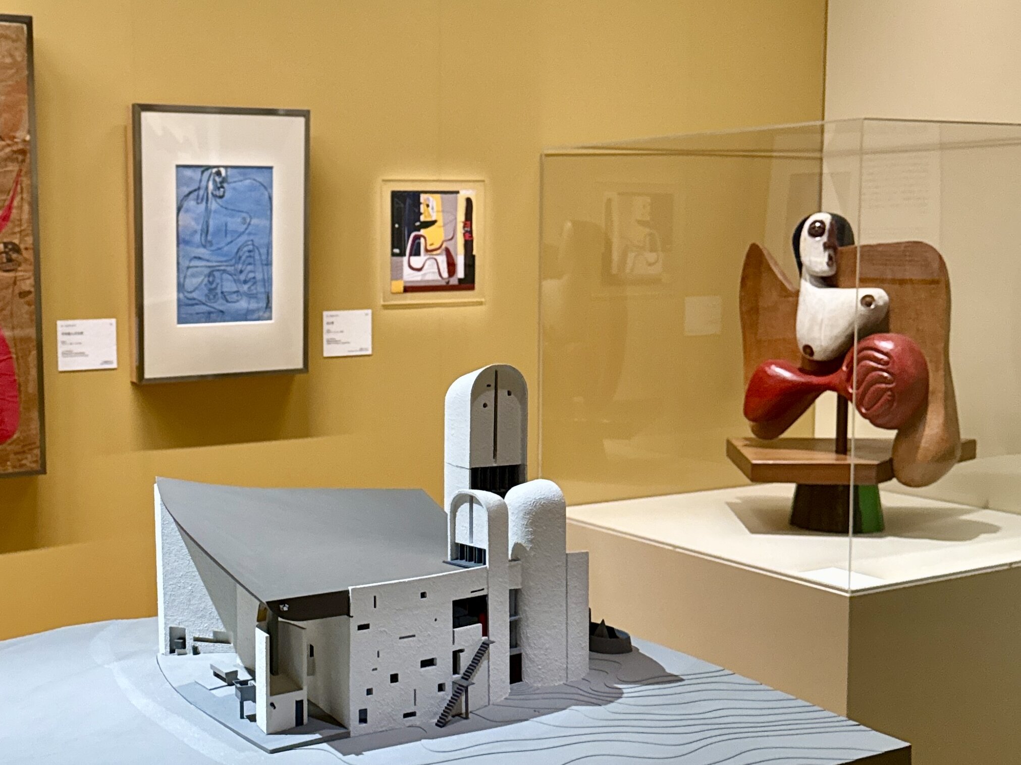 ミロが戦時下のマジョルカ島で描いた『ゴシック聖堂でオルガン演奏を