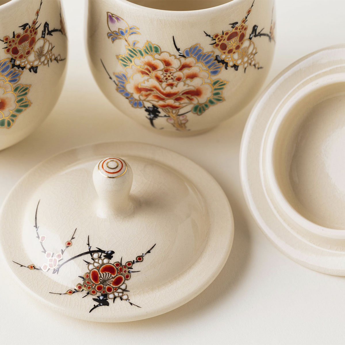 白薩摩夫婦湯呑(梅牡丹)[(シロサツマメオトユノミ (ウメボタン