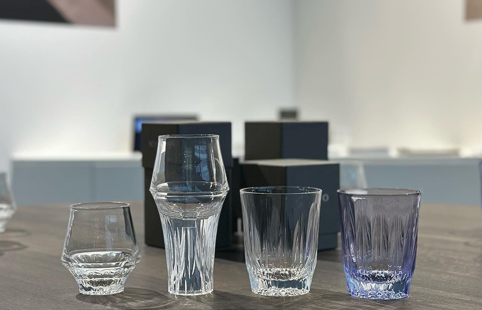 ガラスのように繊細なのにけっして割れないゴムのグラス。 | 大阪製