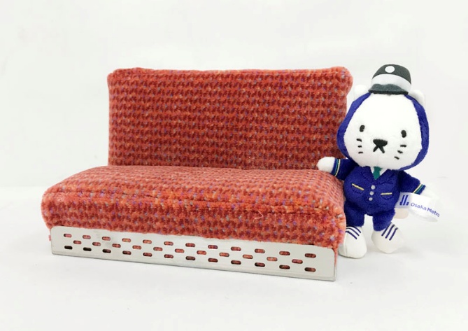 Osaka Metro御堂筋線車両の座席シートを活用した「ロングシート型