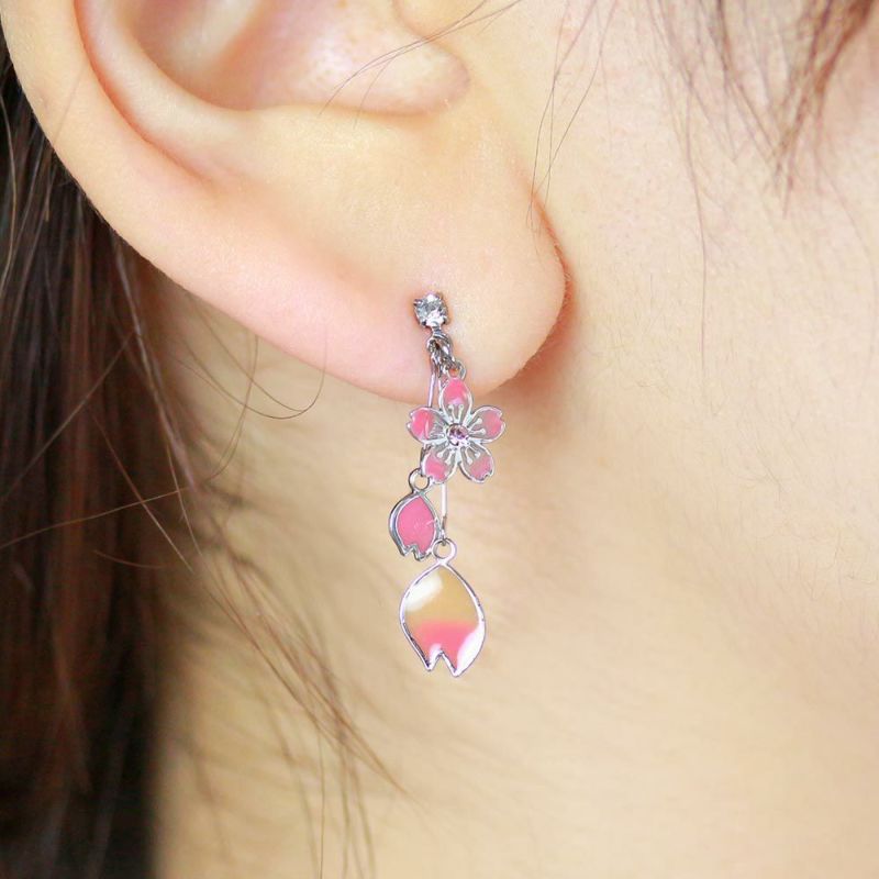 ピアス ニッケルフリー 桜 花びら じゃれる 猫 ストーン