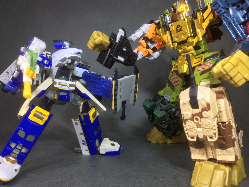 TF】カーロボット「C-015 サイバトロン/3体合体公安官 JRX」レビュー