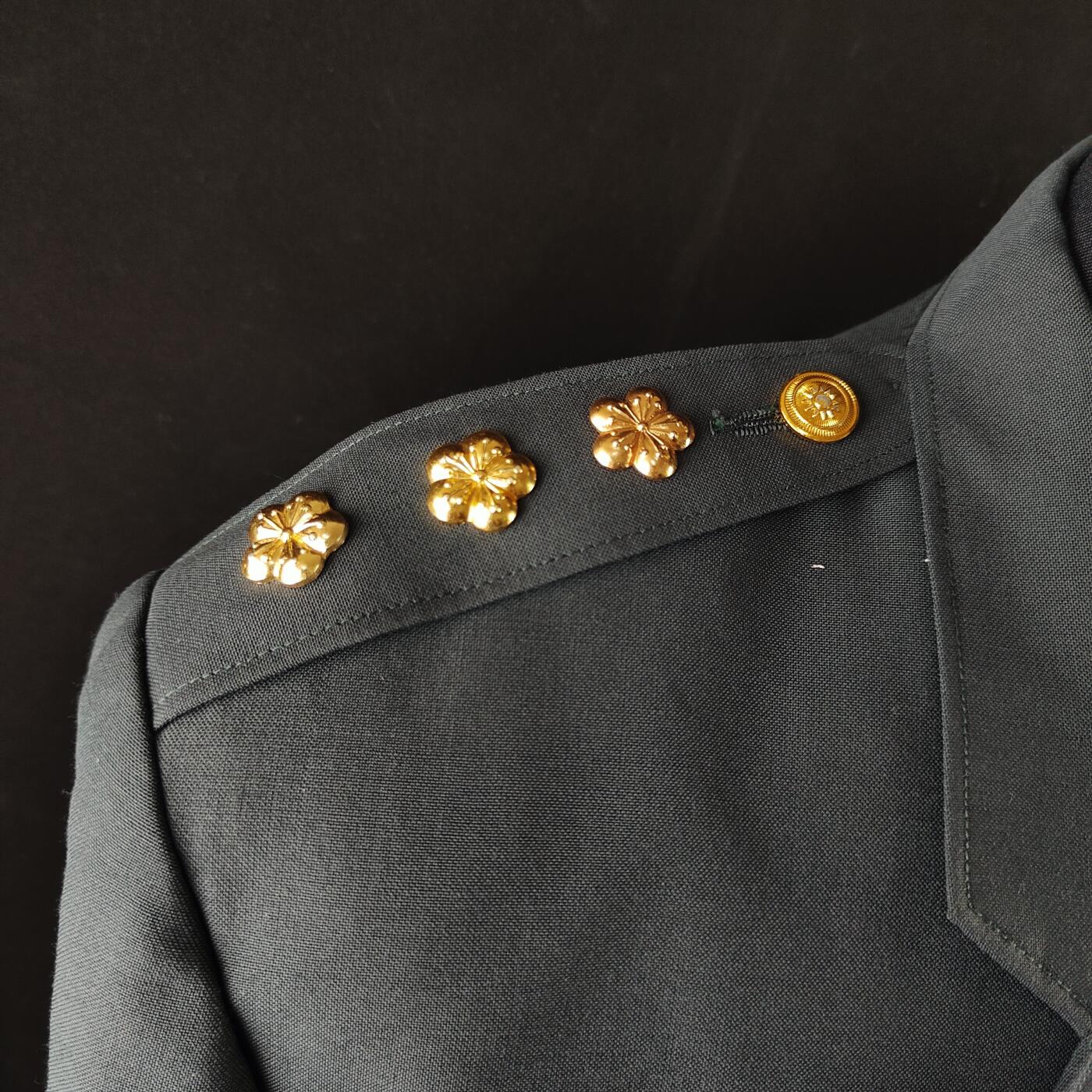 民国陆军上校常服一套胸围112 肩宽50 衣长78 袖长62 腰围92 裤长100