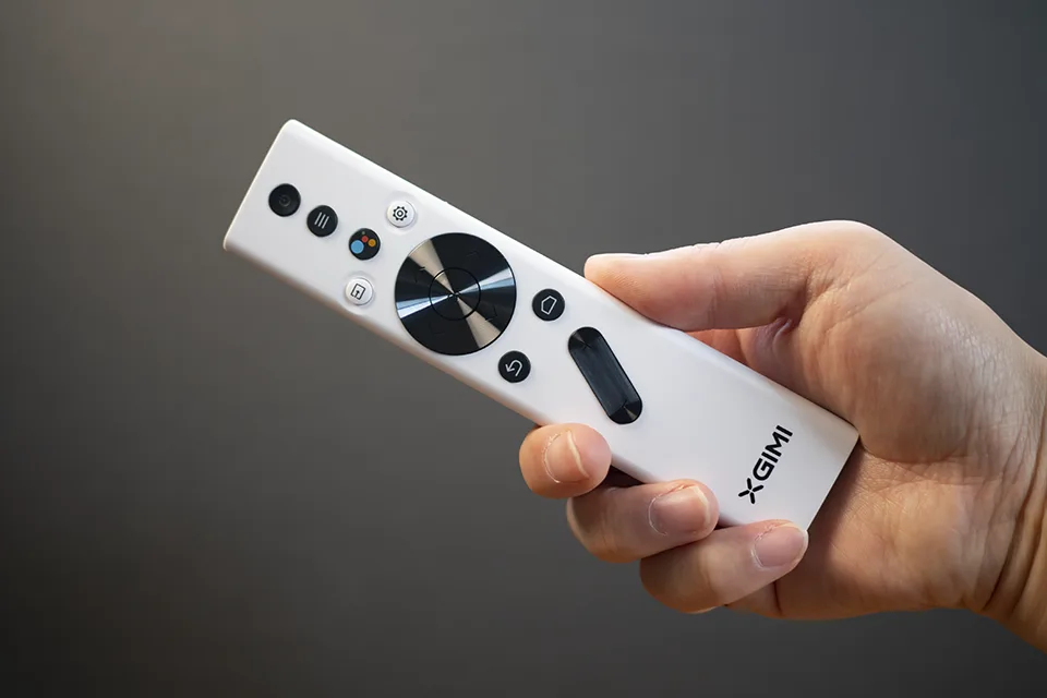 XGIMI Halo+ レビュー：900ANSIルーメンで明るく、バッテリー駆動も