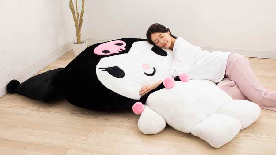 サンリオのキャラクターたちが超特大クッションに 第1弾は「クロミ」と