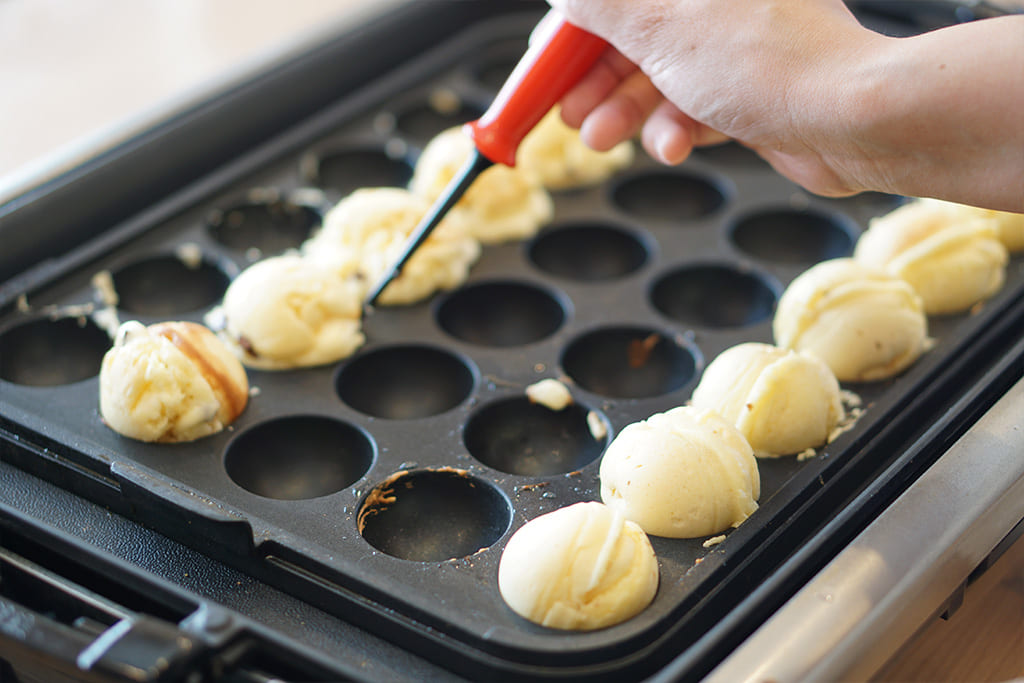 ホットプレートのたこ焼き器で作るベビーカステラ | ホームパーティー