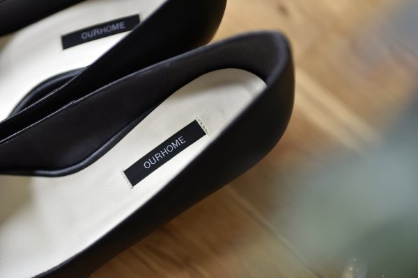 フォーマルに使えるレザーパンプス – OURHOME