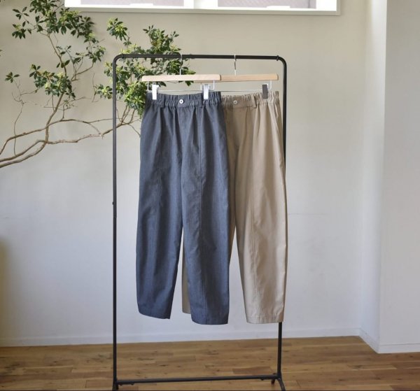 ゆったりシルエットのコクーンパンツ – OURHOME