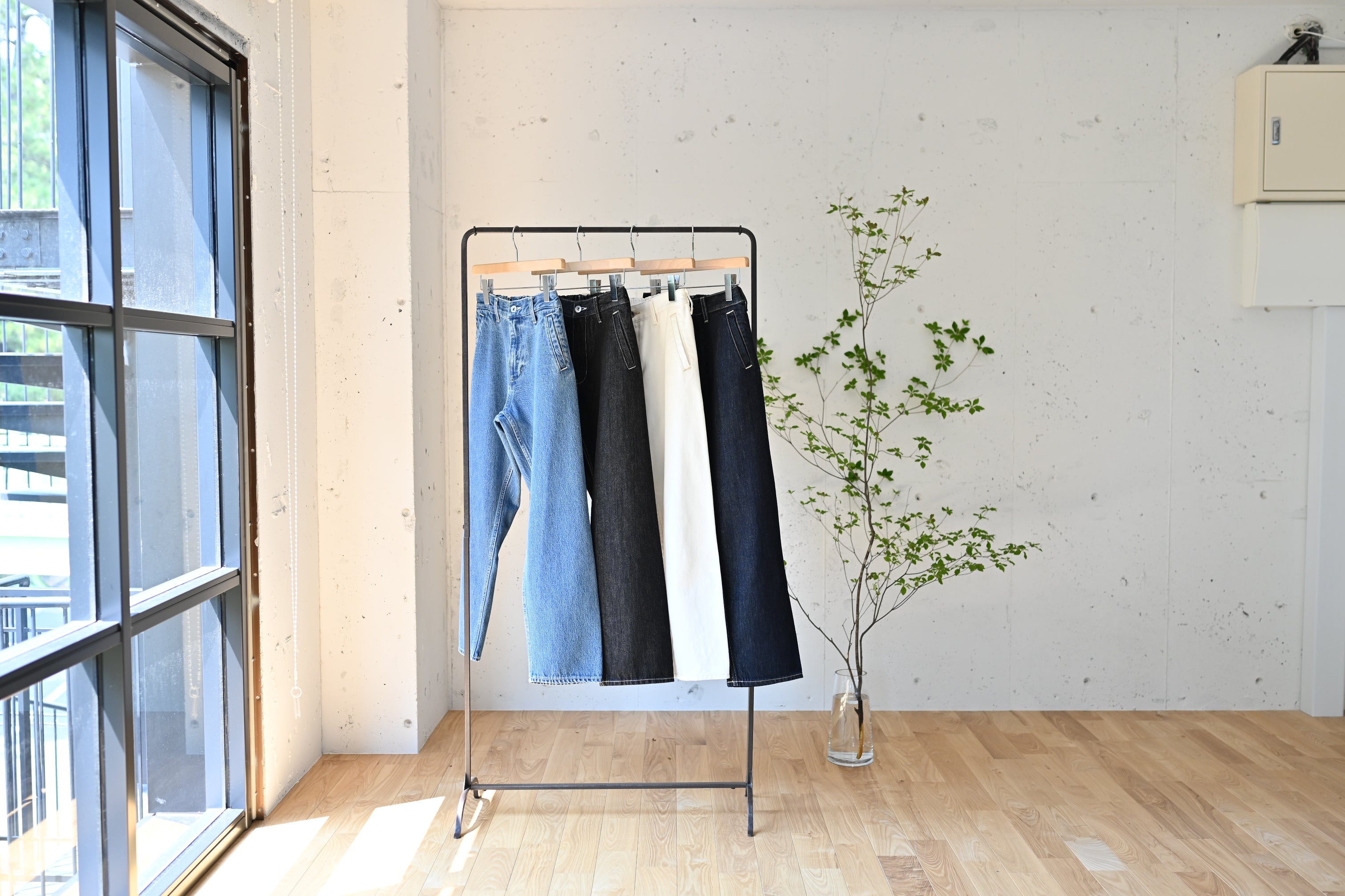 こだわりシルエットのデニムパンツ – OURHOME