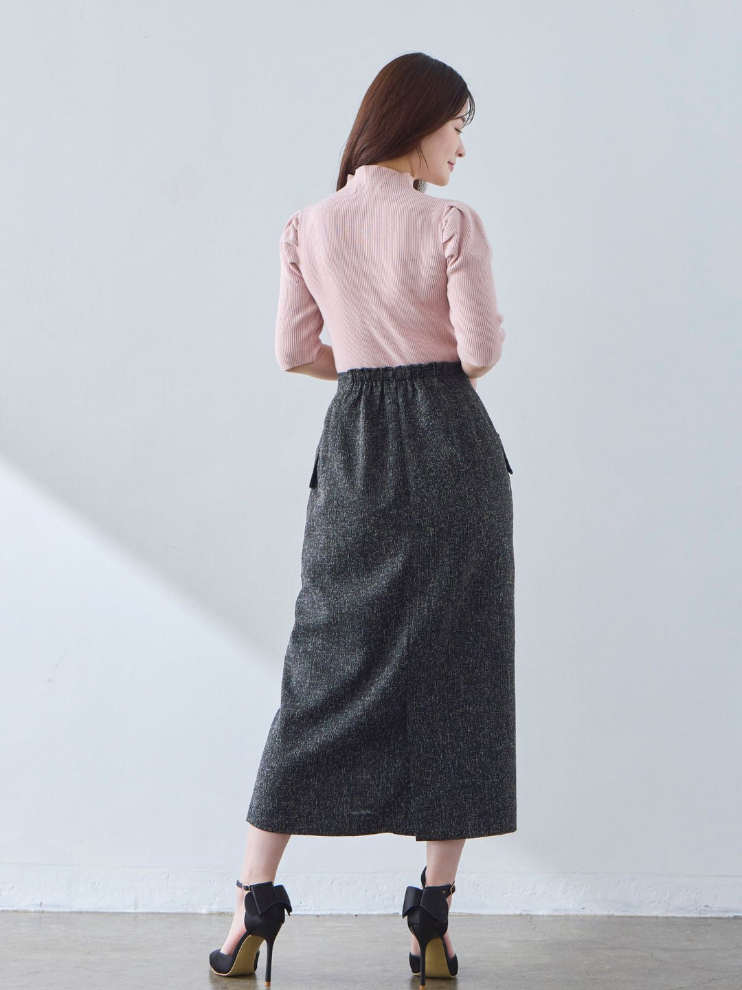 ツイードライクセミタイトスカート：ブラック│胸が大きな女性のための