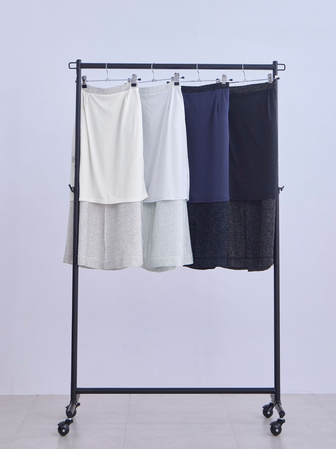 ツイードライクセミタイトスカート：ミックスホワイト│胸が大きな女性