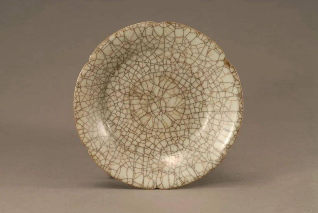 寻宝陕博· 哥窑葵口盘_搜狐网