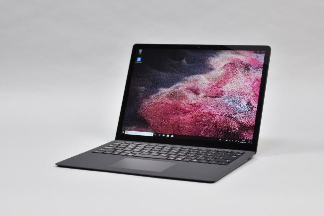 マイクロソフト『Surface Laptop 2』レビュー ブラックカラーの存在感