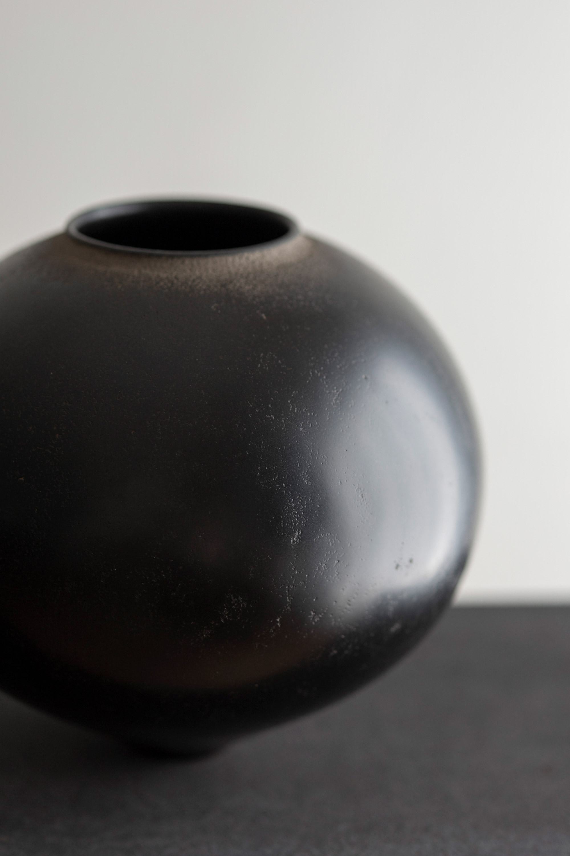 黑 花器2023 B | Works | 安齊賢太 | panorama