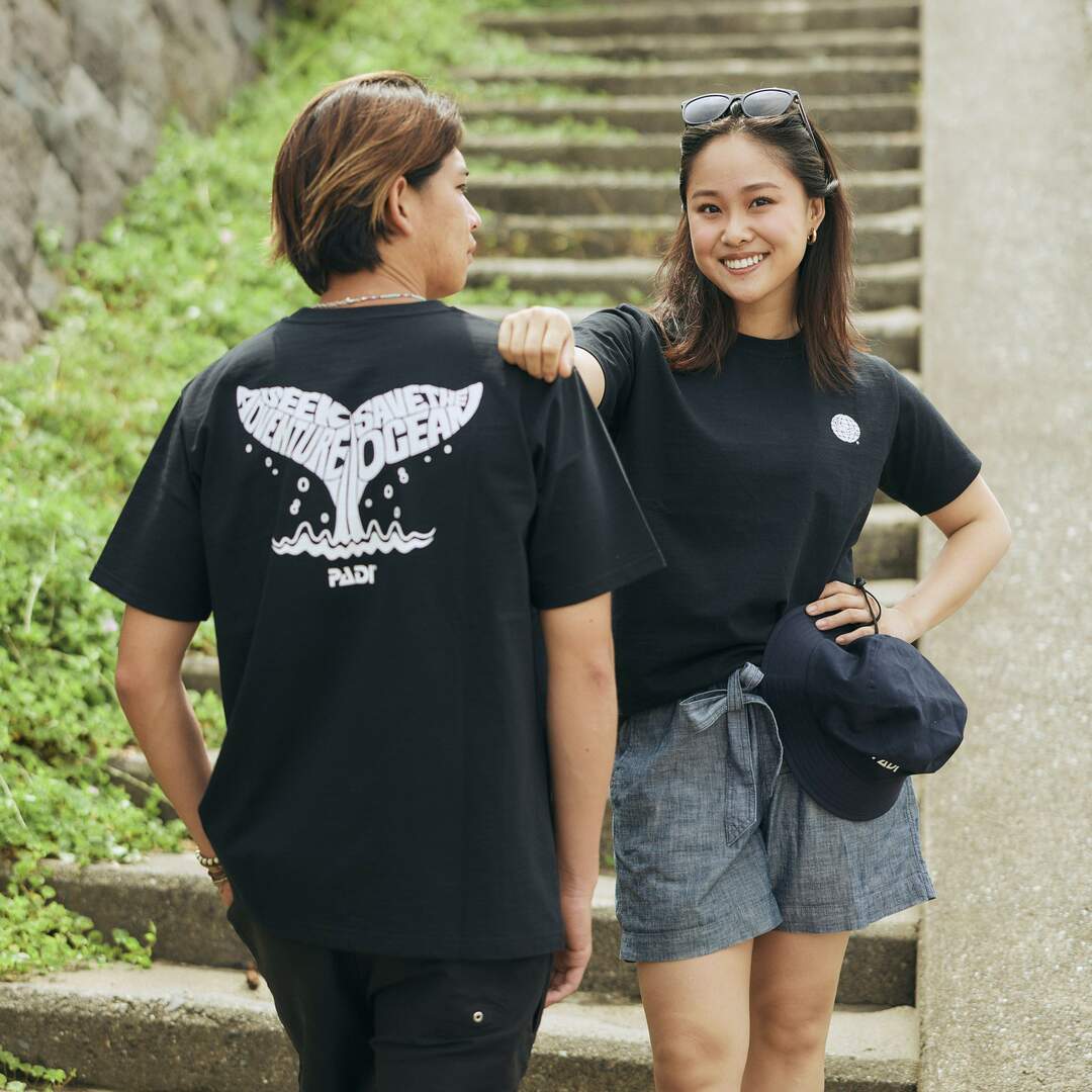 PADI x YURIE 廃漁網リサイクルTシャツ（ホエールテール） – PADI Gear