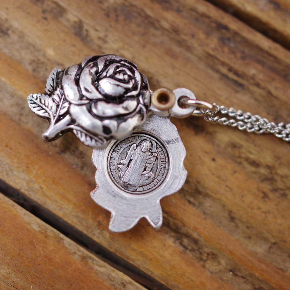 御守り☆スライド式 薔薇ネックレス