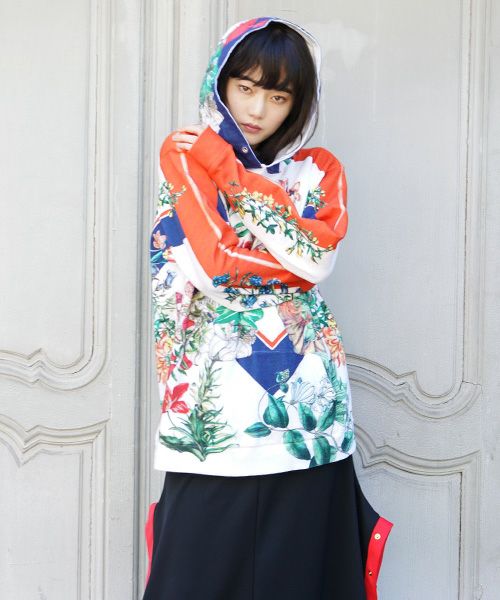 AHCAHCUM あちゃちゅむ フラワーラインパーカー