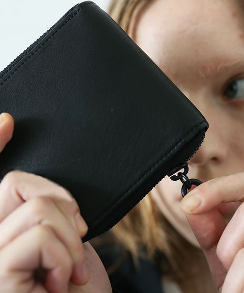 VU PRODUCT 鹿革スクエアジップウォレット ブラック｜軽くて柔らかい