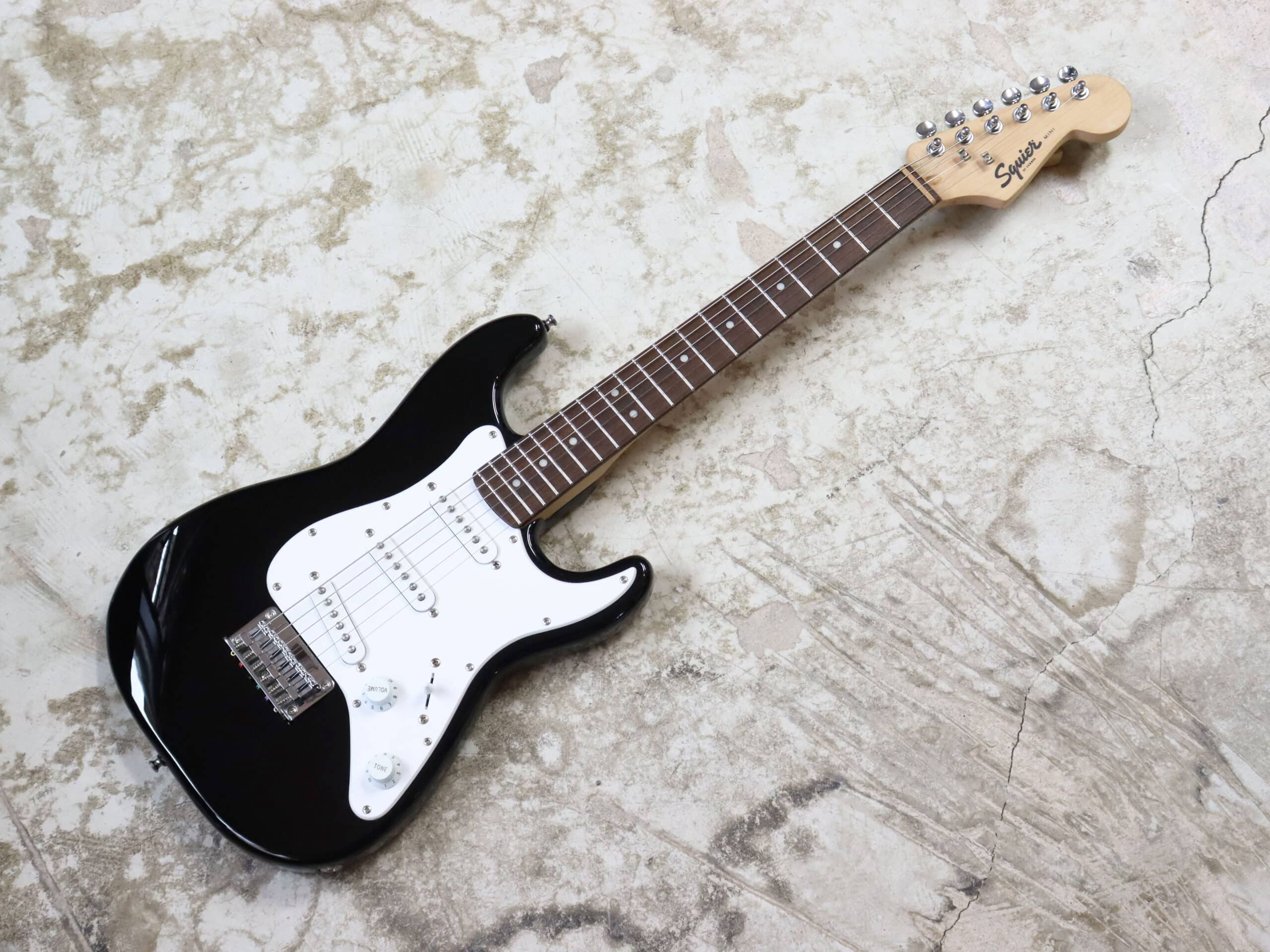 中古】Squier by Fender MINI Stratocaster ミニエレキギター - 神奈川