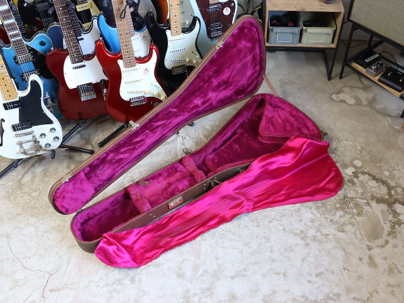 中古】Gibson Flying V 用ハードケース - 神奈川県の中古楽器店