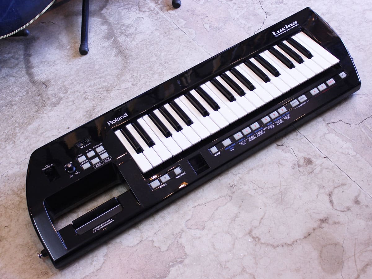 中古】Roland Lucina AX-09 シンセサイザー ショルダー 37鍵 - 神奈川