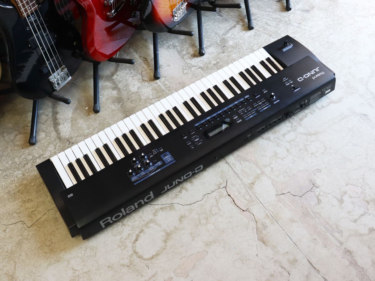 中古】Roland JUNO-D シンセサイザー 61鍵 - 神奈川県の中古楽器店