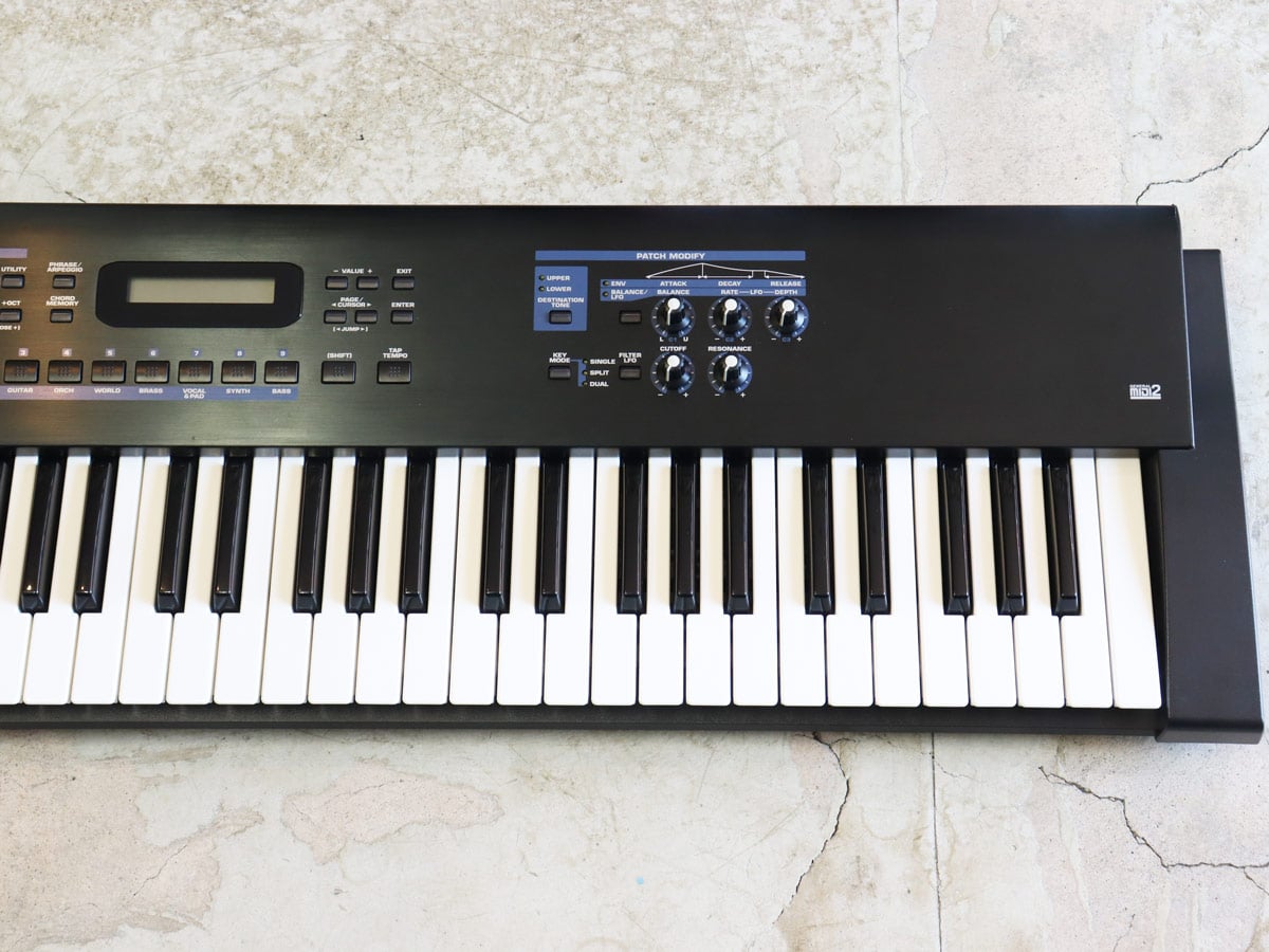 中古】Roland JUNO-D シンセサイザー 61鍵 - 神奈川県の中古楽器店