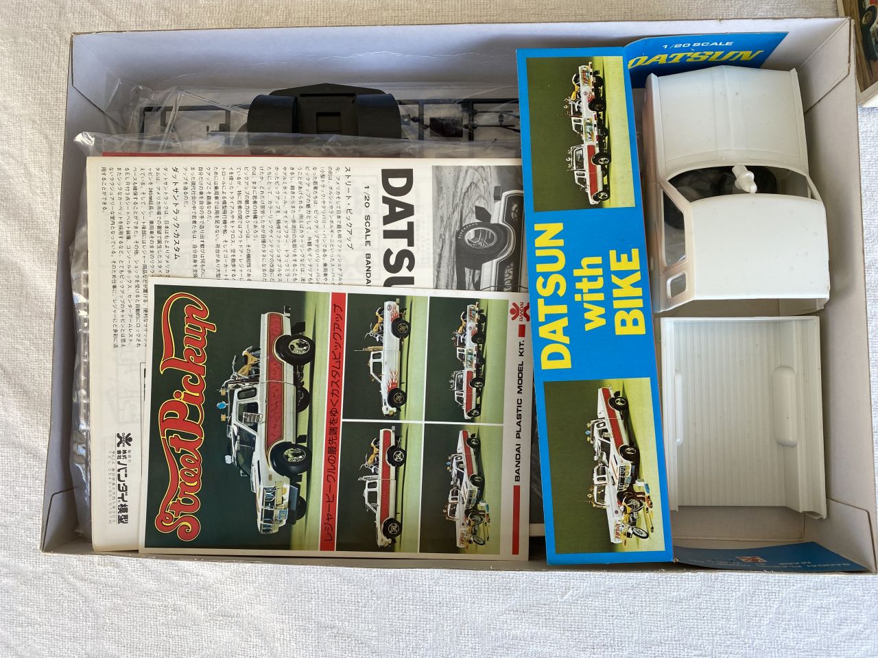 バンダイ模型 1/20 DATSUN with BIKE プラモデル | パーツの杜