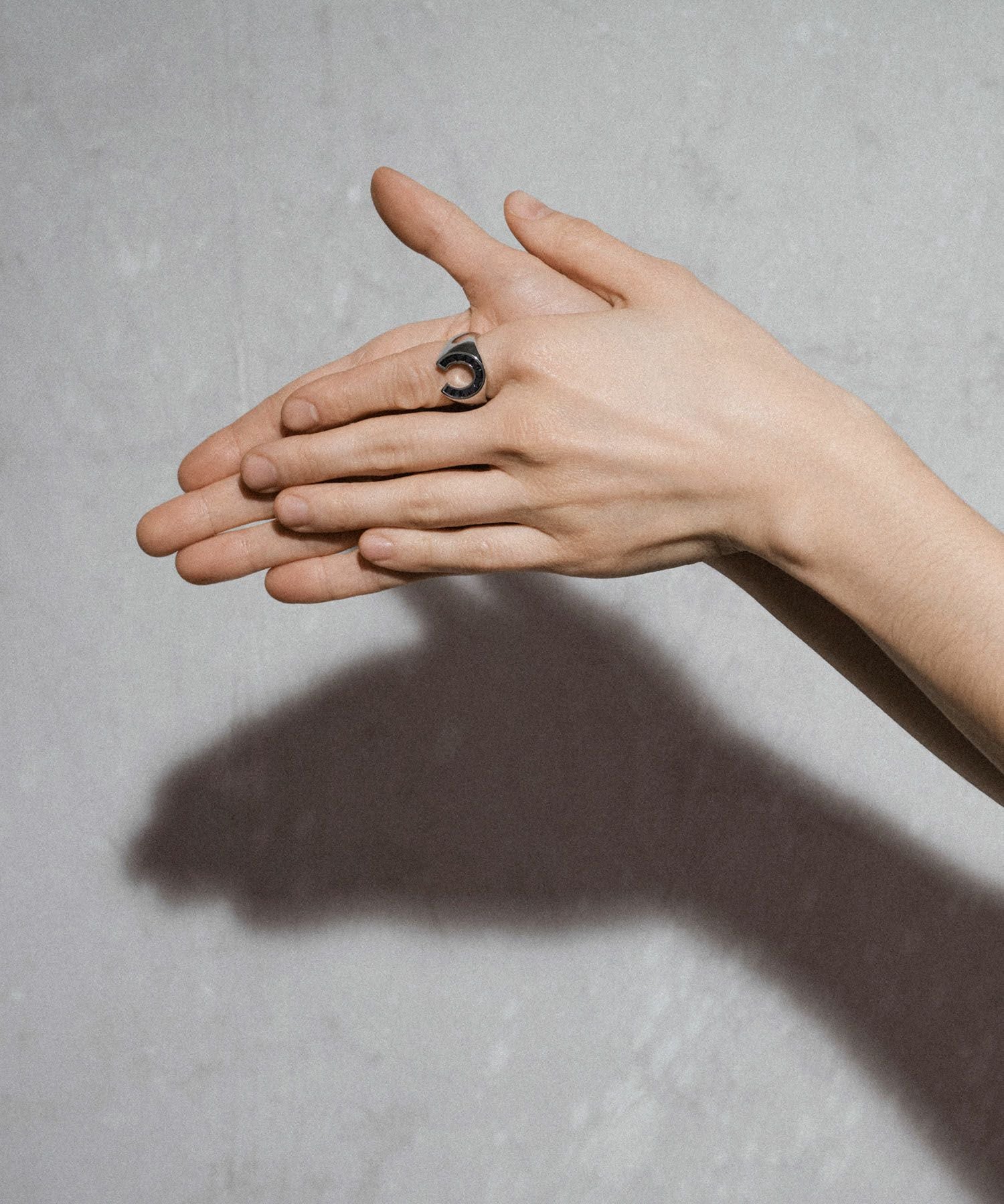 TOM WOOD(トムウッド)】 Felix Black Spinel リング｜PARIGOT ONLINE