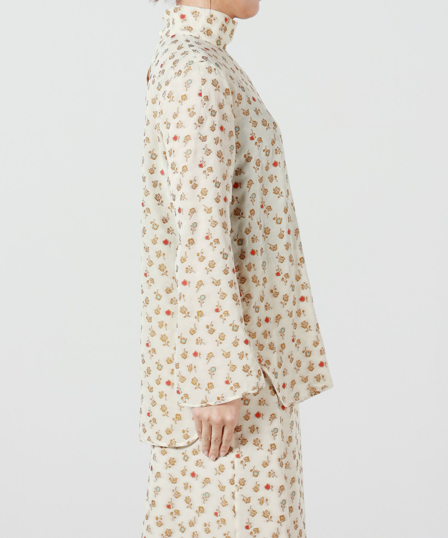 Mame Kurogouchi(マメ クロゴウチ)】 Floral Jacquard Hight Neck