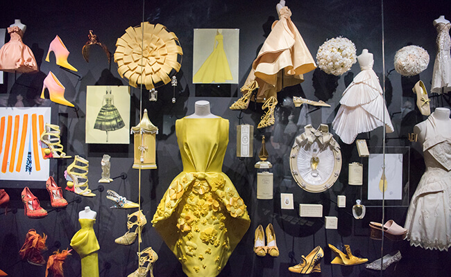 20世紀のモードを辿る『装飾芸術博物館』のディオール展 | PARIS mag