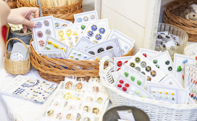 蚤の市でいわさあやかさんとときめくアンティーク＆ブロカント探し