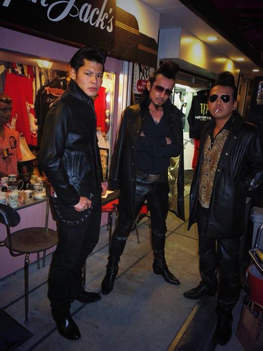 みんな決まってるネ〜〜W(`0`)W 着てる革ジャンがイカスね(^_