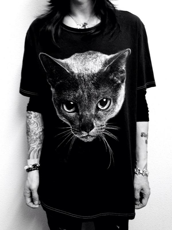 この黒夢ラストロングツアーのオフィシャルグッズでメインモチーフの