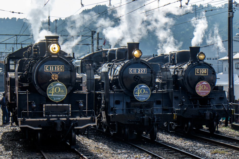 SL大集合!!】 C11190,C11227,C108の3両が横並びに。汽笛吹鳴も行いまし
