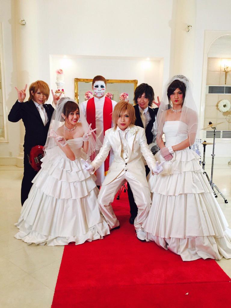 あー！今日ゴールデンボンバーさんの【死んだ妻に似ている】発売日だ