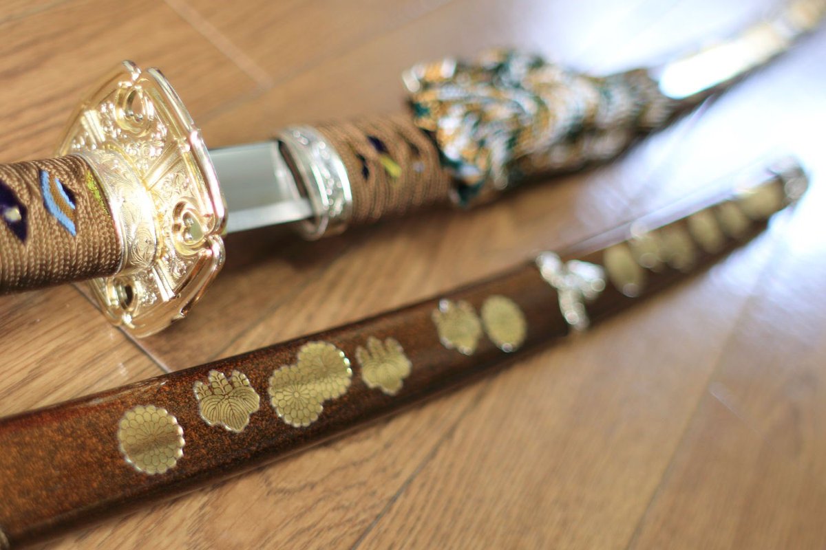 三條小鍛冶宗近本店さんから、とても素敵な模造刀「三日月宗近」が届い