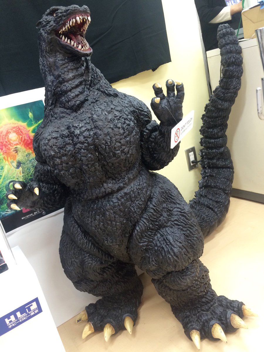 完全受注生産の『ゴジラ1989』組み立て塗装見本展示してあります。 1