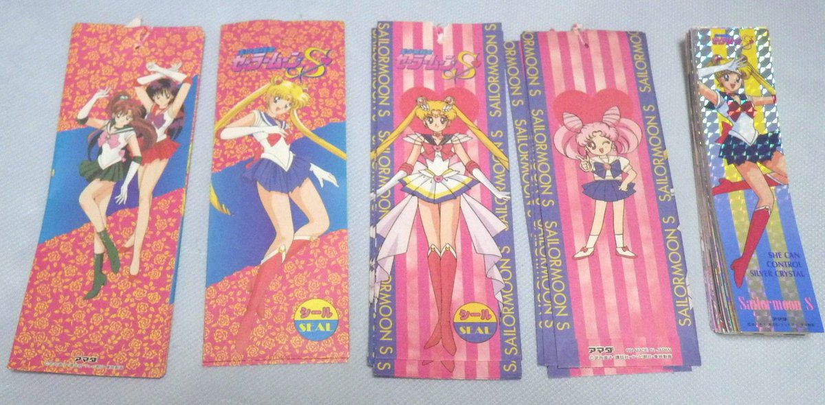 森永シールは数字のが16枚、アルファベットのが12枚。（先月写真貼った