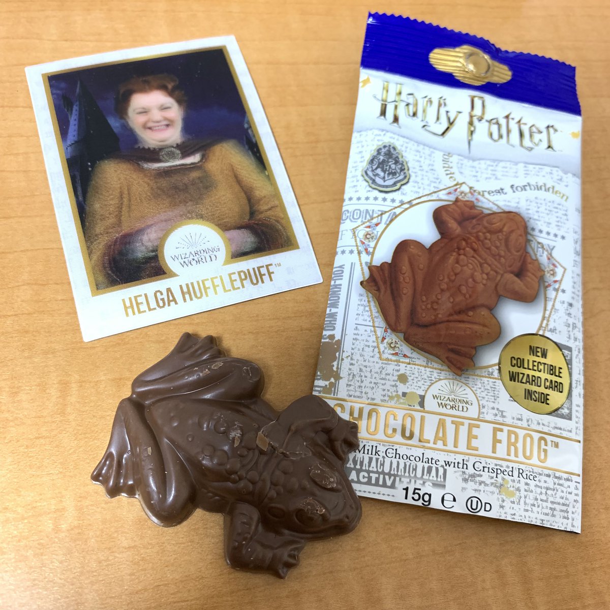 新商品の魔法・魔女使いカード入りカエルチョコ(税込518円)には