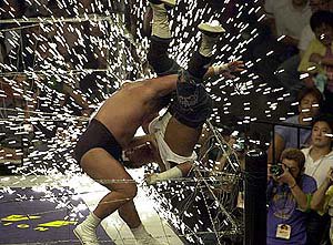 長州力 vs 大仁田厚 17年前の今日 横浜アリーナにて、長州力が現役復帰