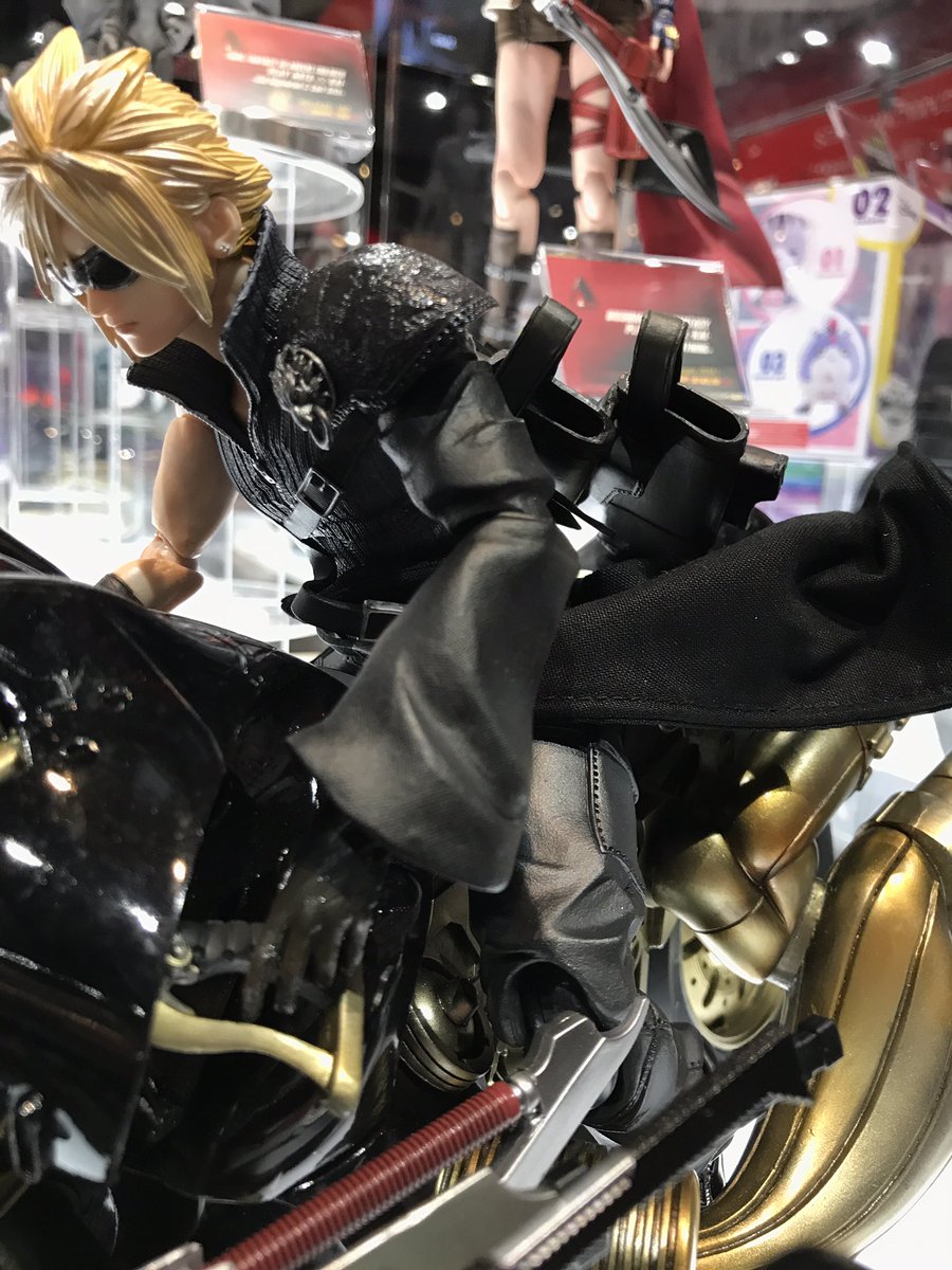 続けてはFINAL FANTASY VII ADVENT CHILDREN プレイアーツ改から