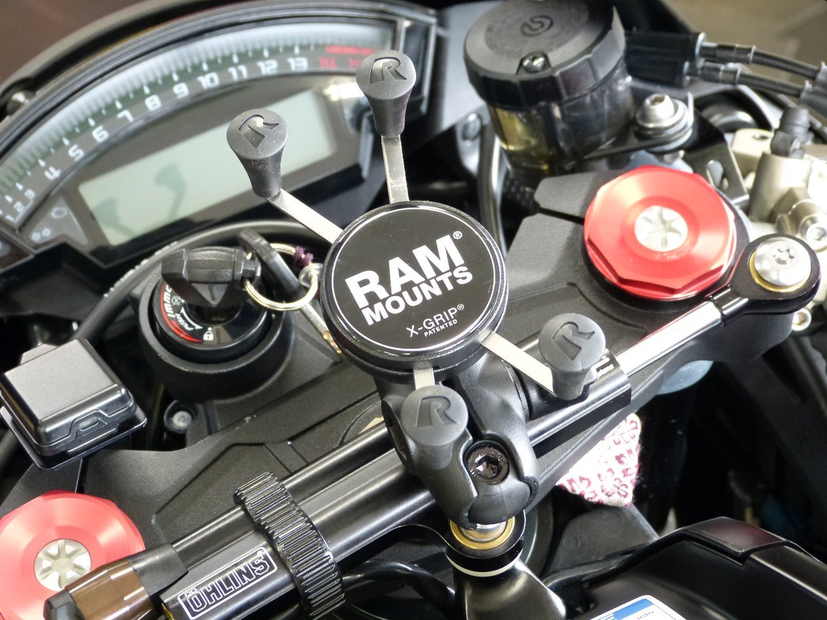 ZX-10RとZ900のRAMマウント取付例です。