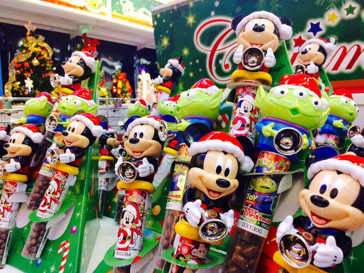 ミッキーマウスもリトルグリーンメンもクリスマスが待ちきれないみたい