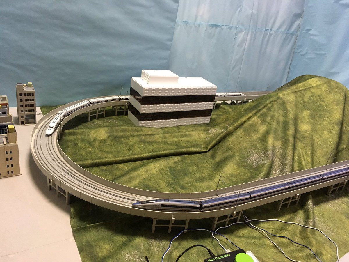 KATO V13 複線高架線路セット』のレイアウトを雑な感じでジオラマ化