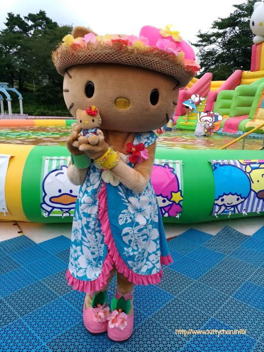 西武園 日焼けキティちゃん❤私の日焼けキティちゃん抱っこしてくれ