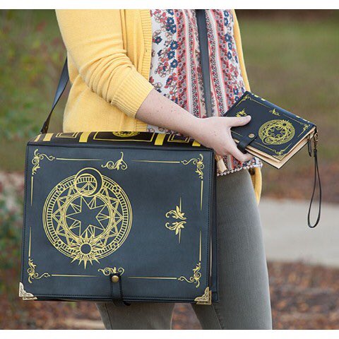 グリモワール（魔導書）のウォレット ファスナーポケットと15ヵ所の