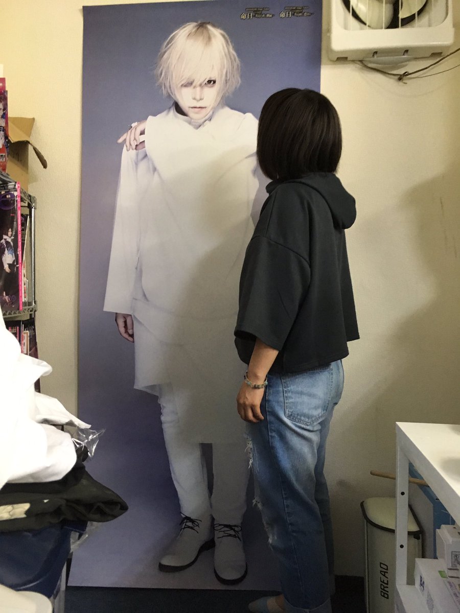 まもみの等身大ポスター届きました。 参考 まもみ＝178cm スタッフA