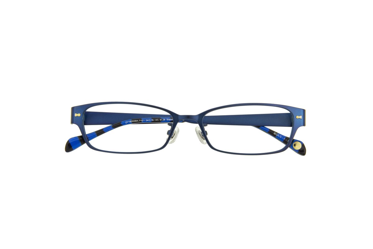 工藤新一モデルは、高校生探偵の制服を思わせるネイビーの色合いと